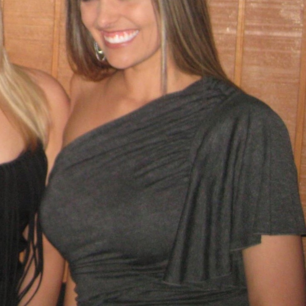 One shoulder top